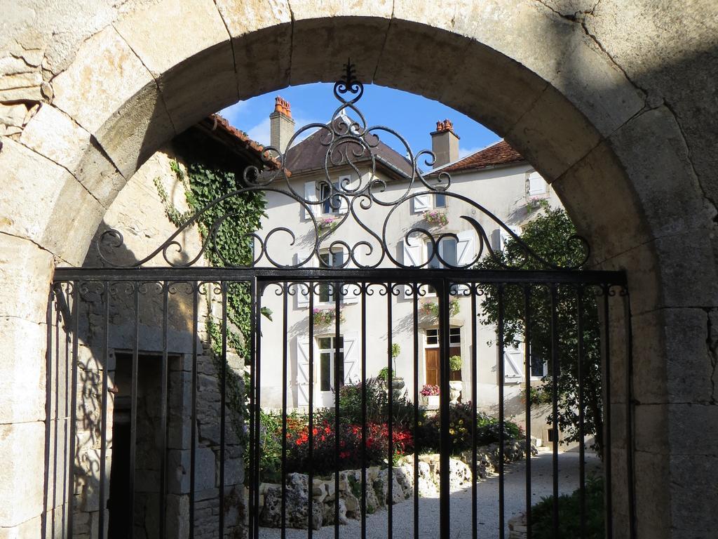 Bed and Breakfast Le Bailli De Montsaugeon Екстер'єр фото