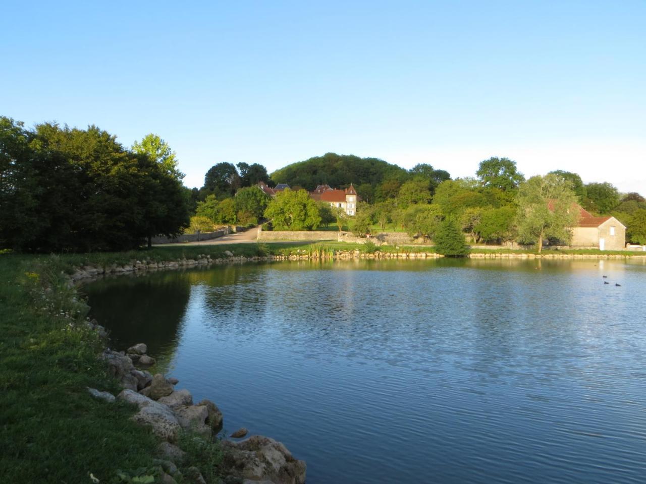Bed and Breakfast Le Bailli De Montsaugeon Екстер'єр фото